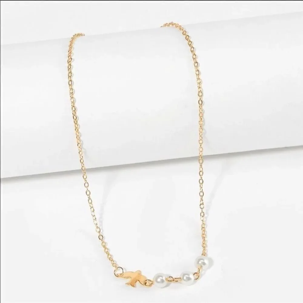 Necklace Dove with Faux pearls Super cute delicate